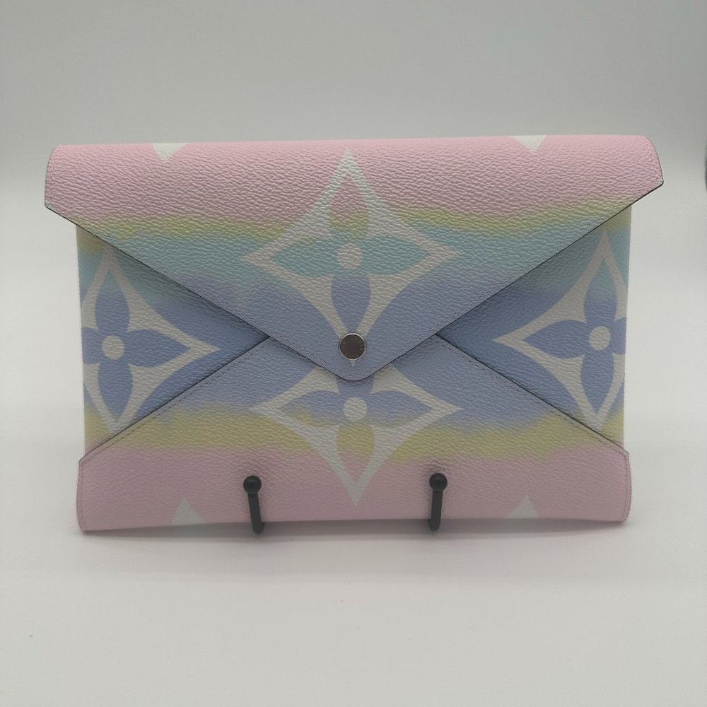EUC Louis Vuitton Kirigami Pochette Limited Edition Escale Giant with LV Box COA